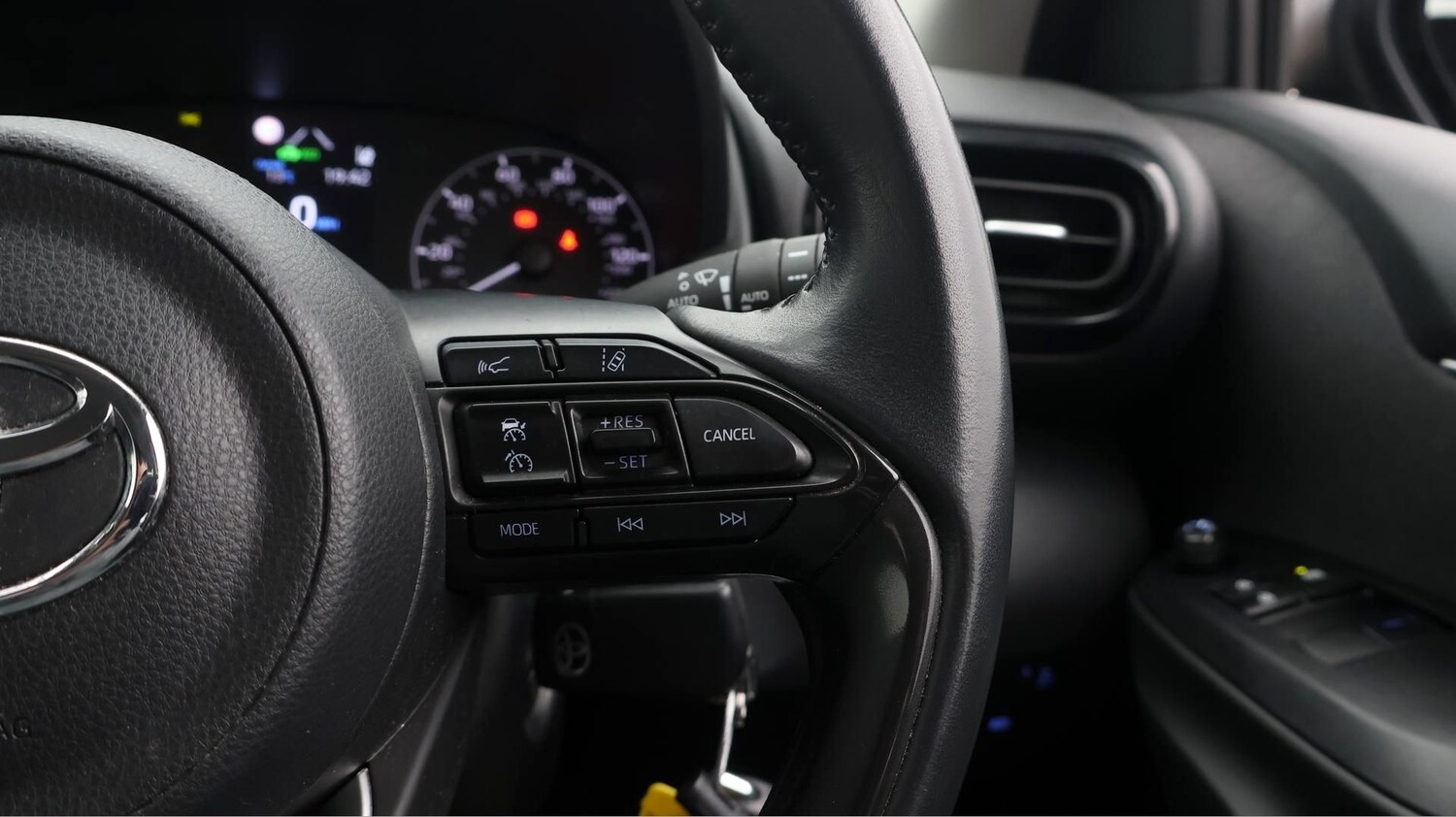 Used Toyota Yaris 2022 for sale - 77590515: Photo 25