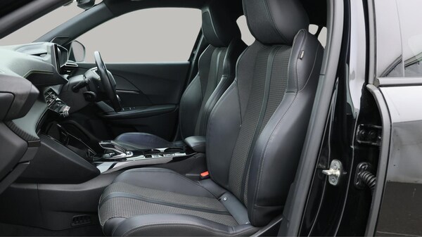 Used Peugeot E-2008 2021 for sale - 76247465: Photo 15