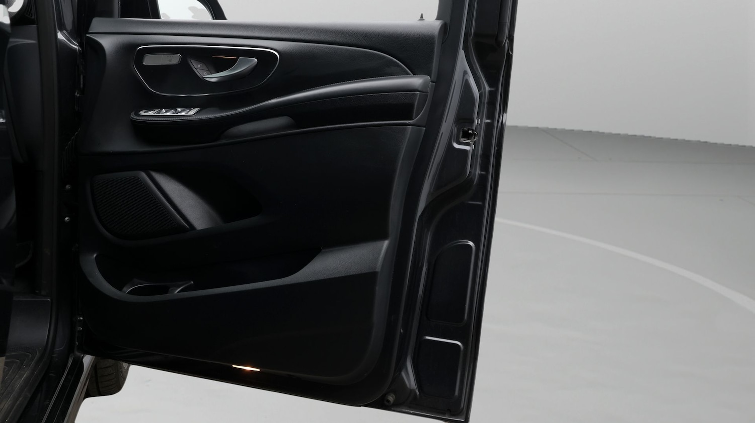 Used Mercedes-Benz V-Class 2023 for sale - 77404693: Photo 15