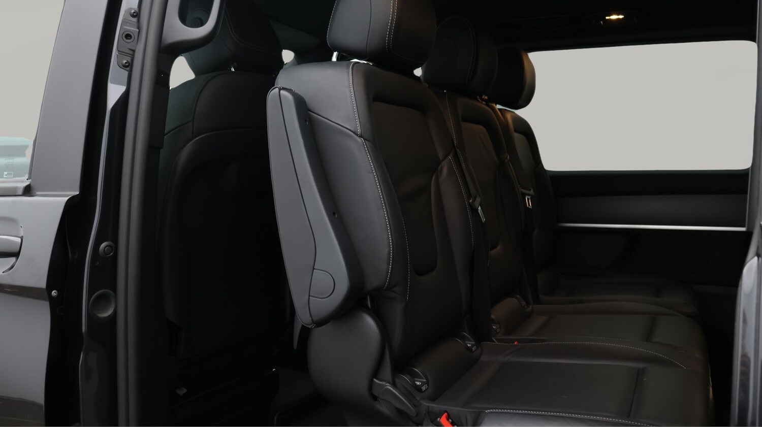 Used Mercedes-Benz V-Class 2023 for sale - 77404693: Photo 16