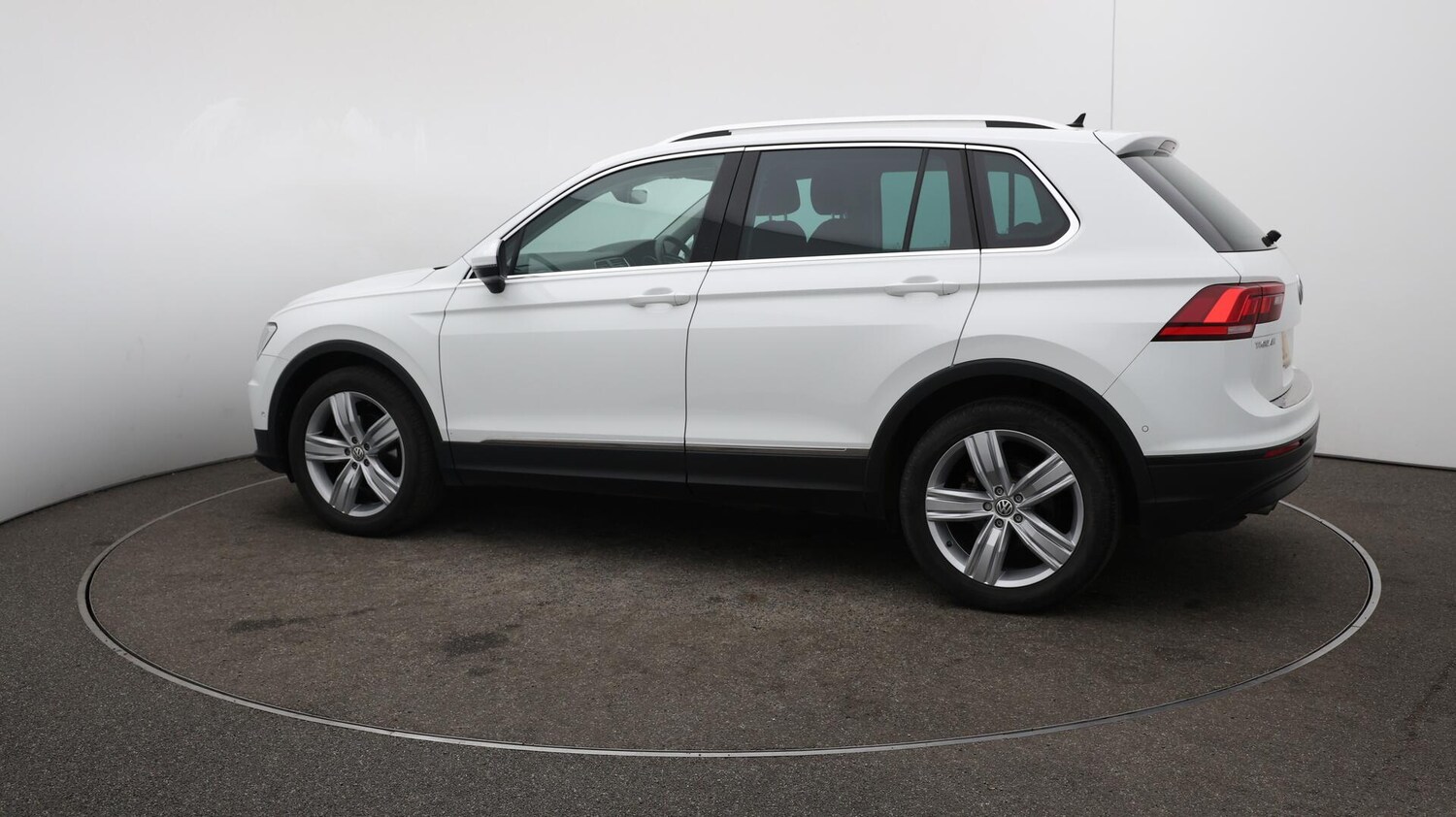Used Volkswagen Tiguan 2020 for sale - 75965342: Photo 46