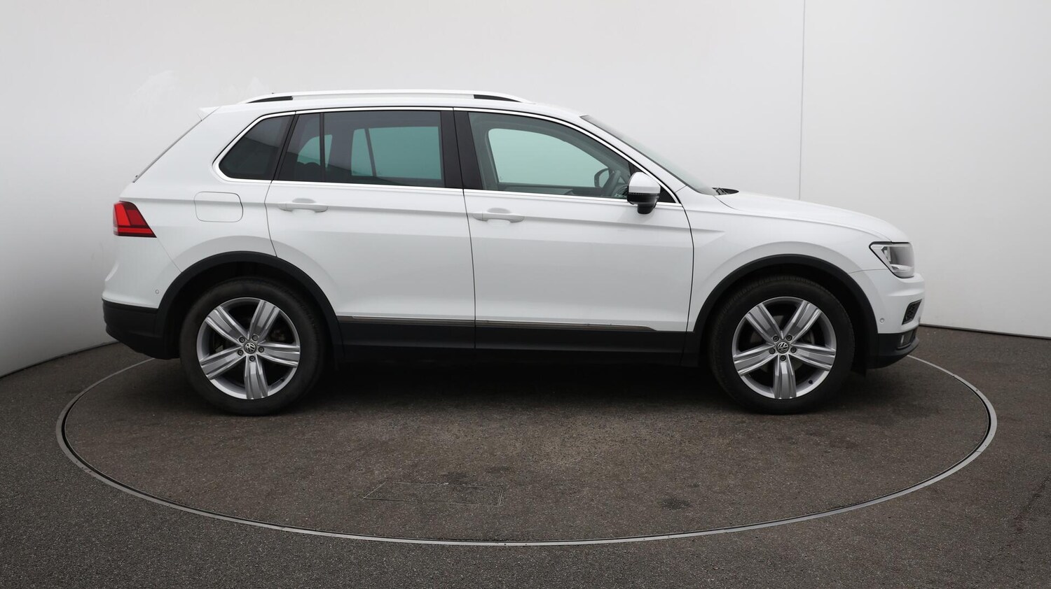 Used Volkswagen Tiguan 2020 for sale - 75965342: Photo 48