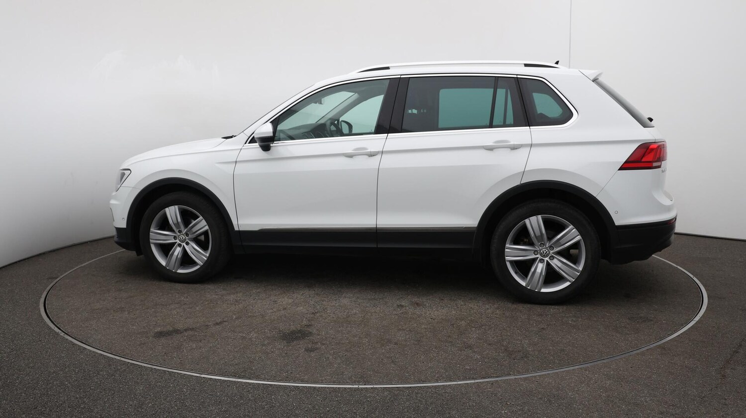 Used Volkswagen Tiguan 2020 for sale - 75965342: Photo 57