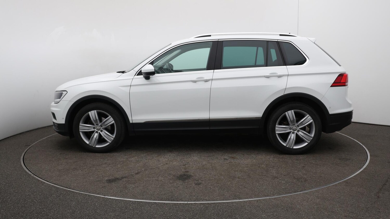 Used Volkswagen Tiguan 2020 for sale - 75965342: Photo 63