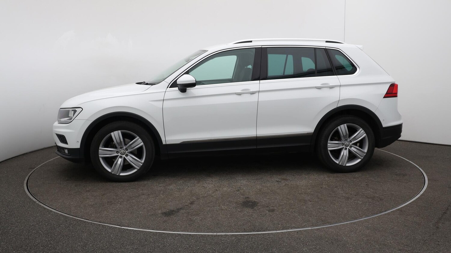 Used Volkswagen Tiguan 2020 for sale - 75965342: Photo 64