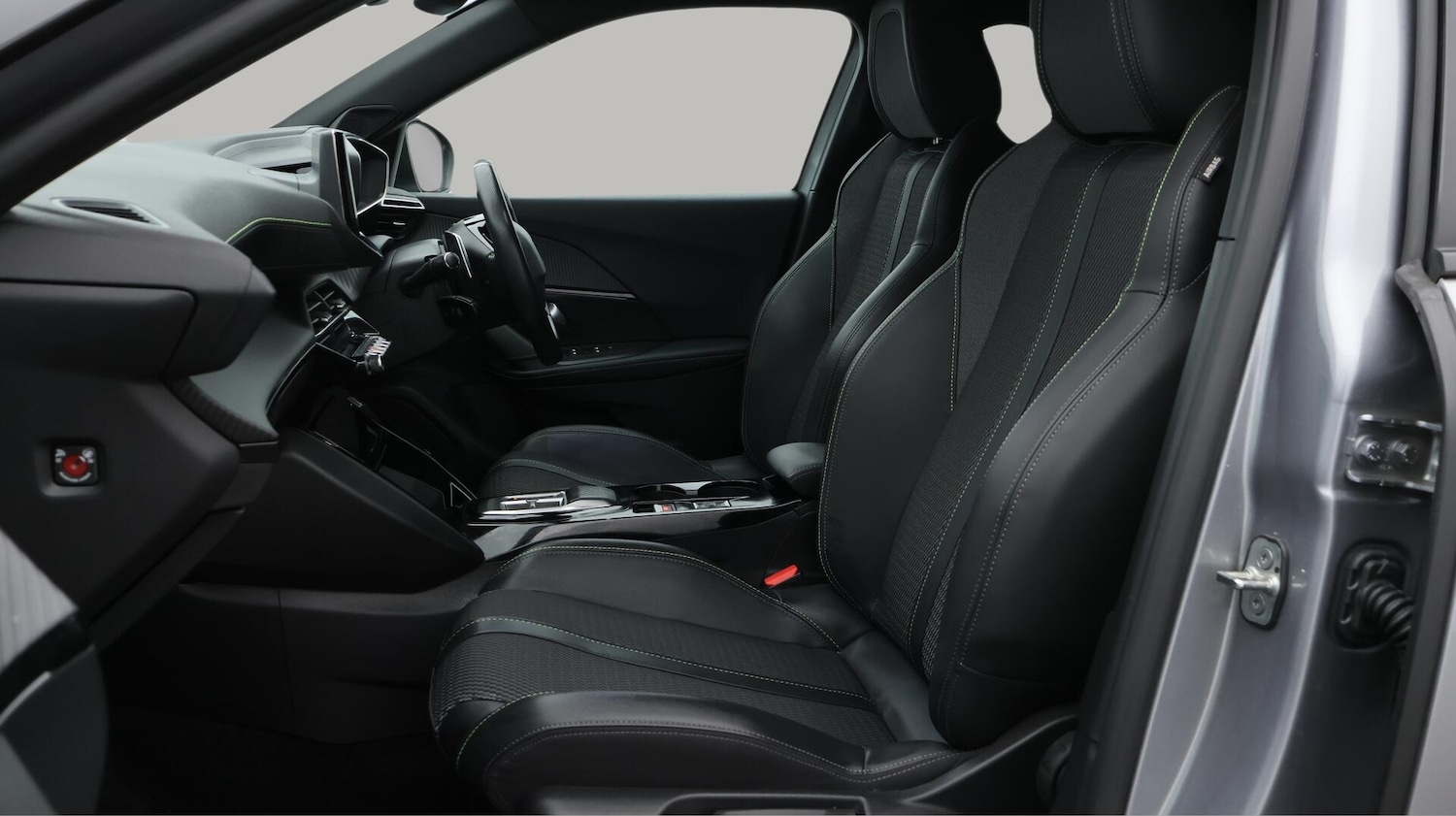 Used Peugeot 2008 2023 for sale - 76307828: Photo 15