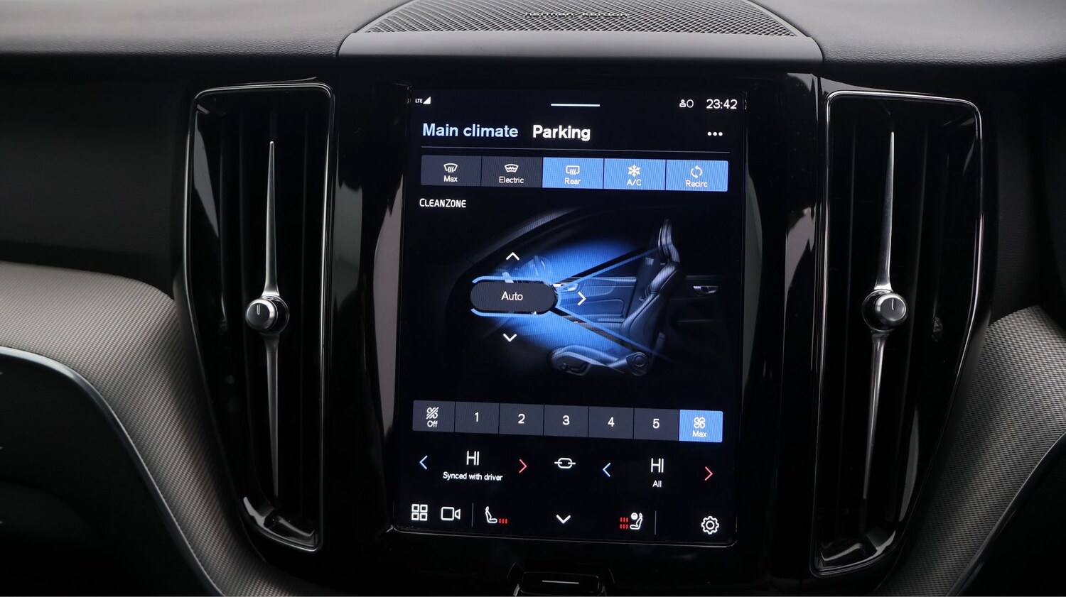 Used Volvo XC60 2023 for sale - 77365677: Photo 12