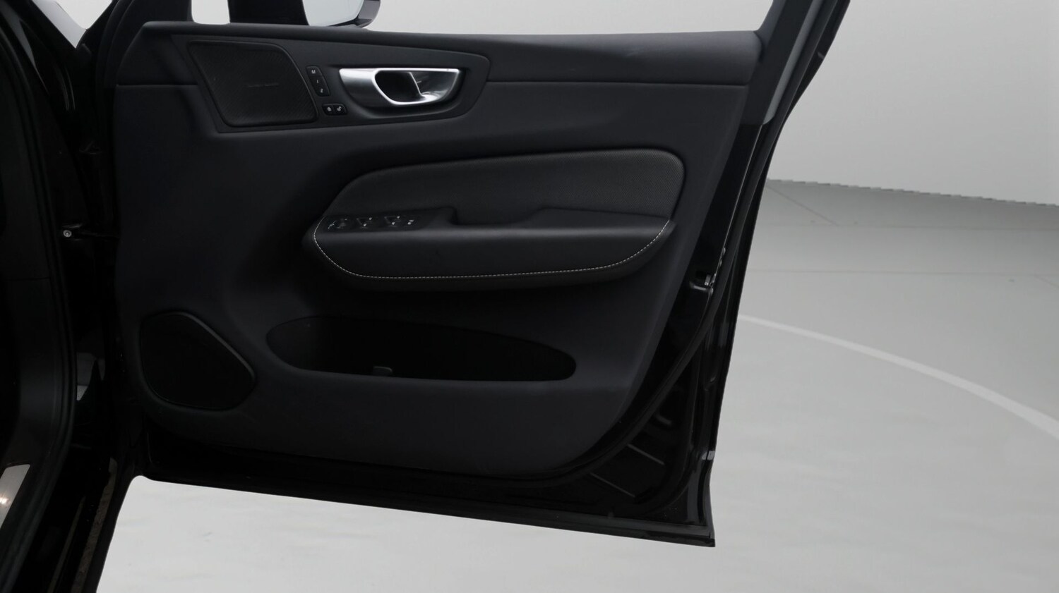 Used Volvo XC60 2023 for sale - 77365677: Photo 15