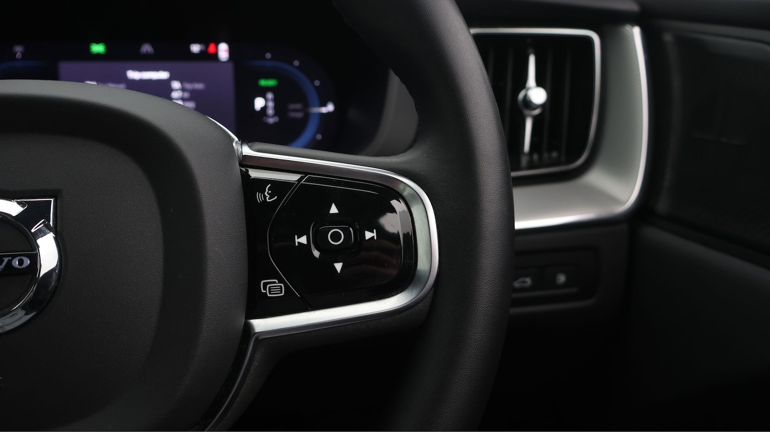 Used Volvo XC60 2023 for sale - 77365677: Photo 26