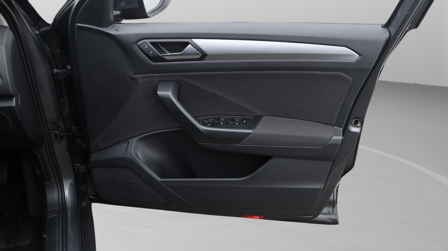 Used Volkswagen T-Roc 2025 for sale - 76550386: Photo 16