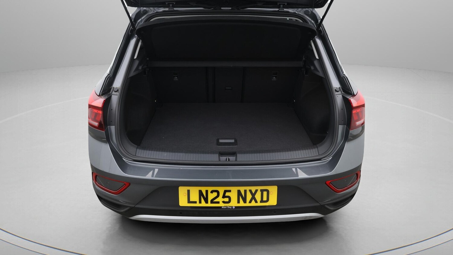 Used Volkswagen T-Roc 2025 for sale - 76550386: Photo 18