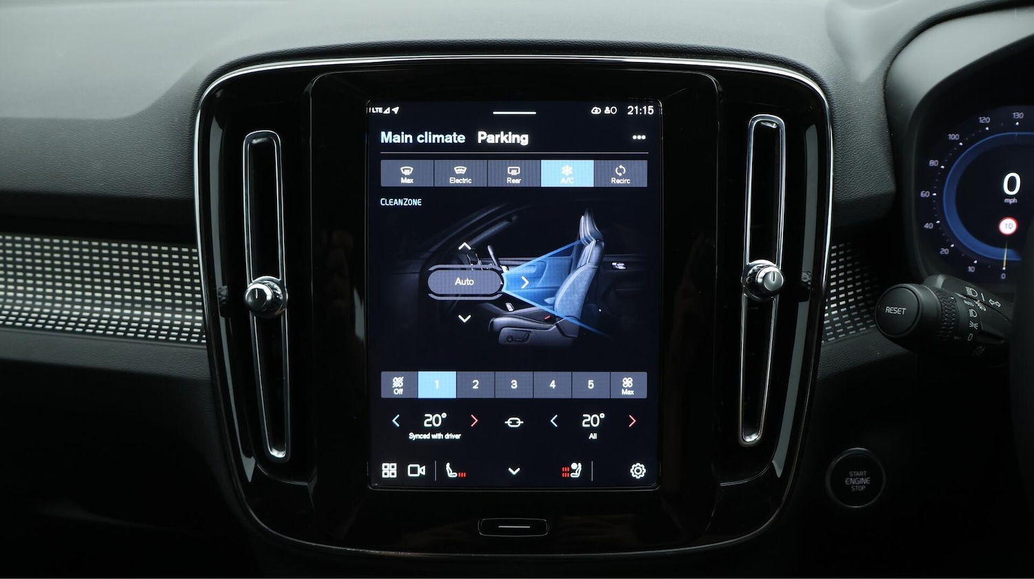 Used Volvo XC40 2024 for sale - 76688557: Photo 13