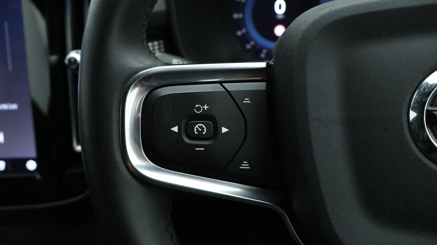 Used Volvo XC40 2024 for sale - 76688557: Photo 24