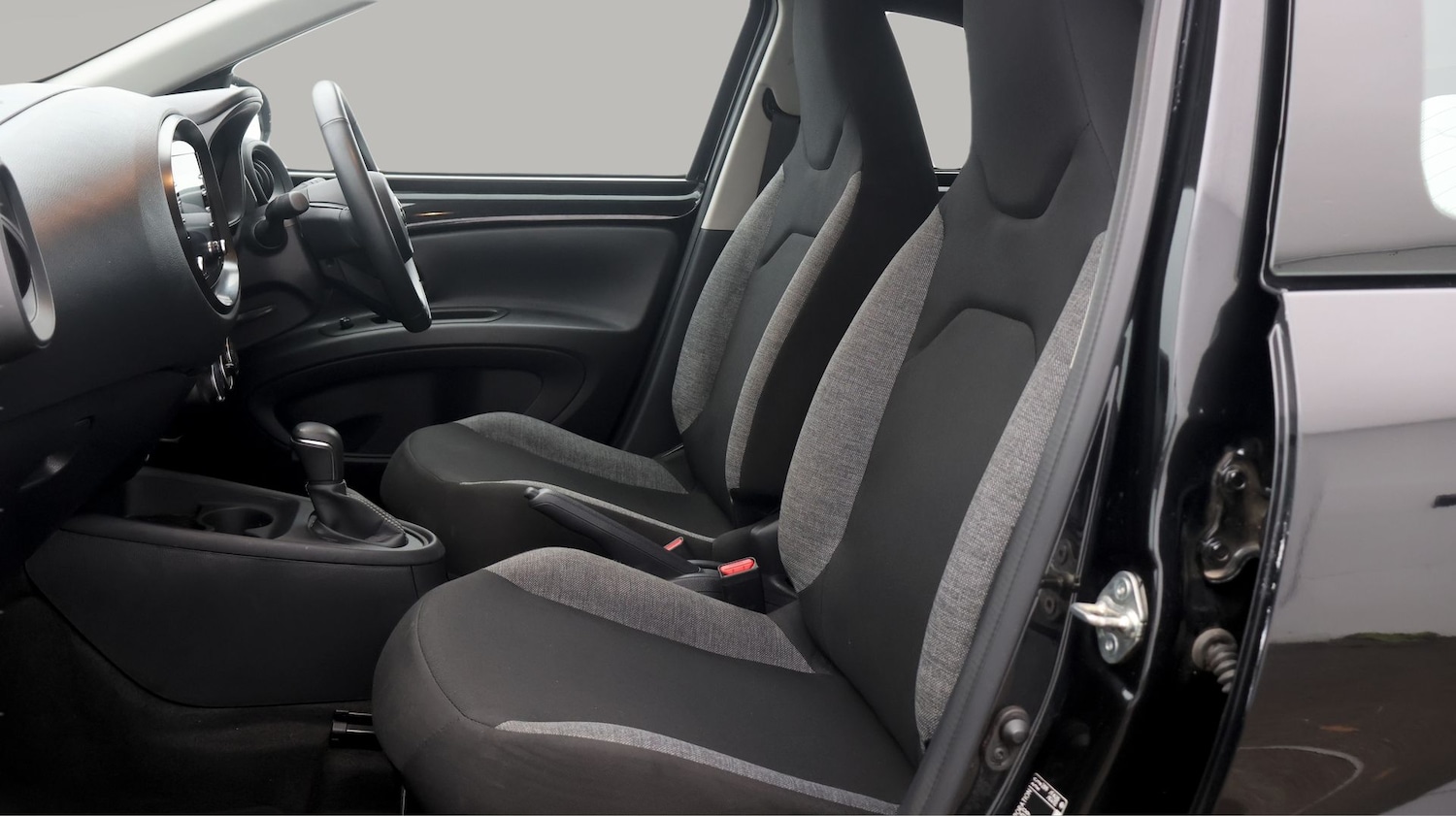 Used Toyota Aygo X 2023 for sale - 77610264: Photo 14