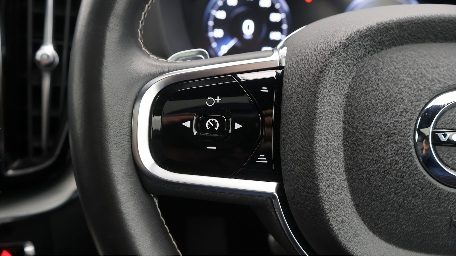 Used Volvo XC60 2019 for sale - 77812911: Photo 24