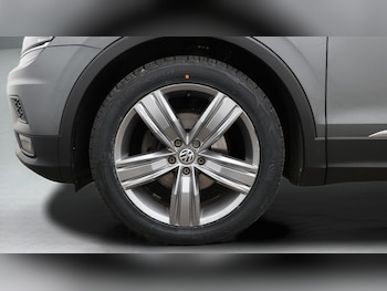 Volkswagen - Tiguan