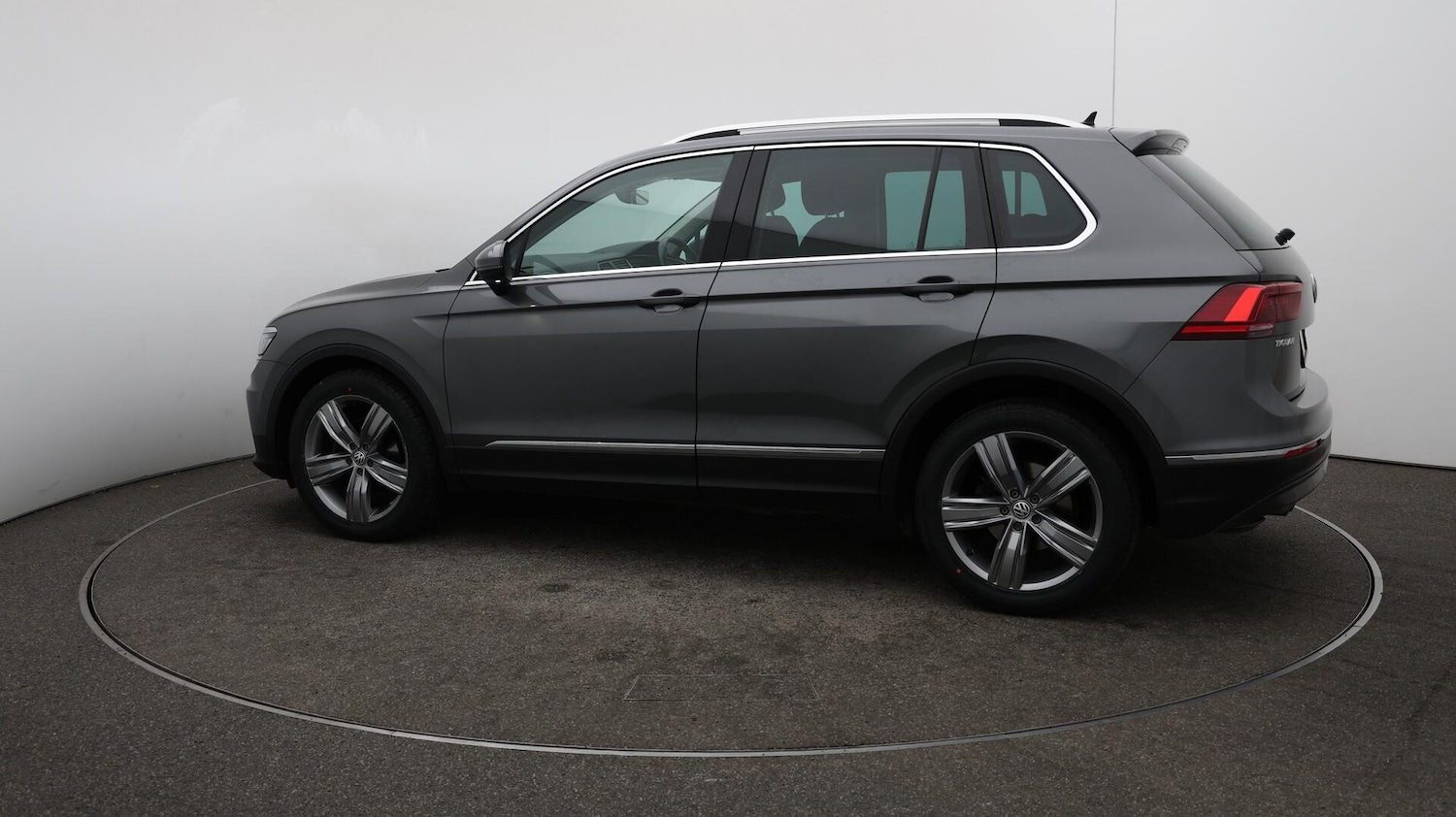 Used Volkswagen Tiguan 2018 for sale - 76152642: Photo 31