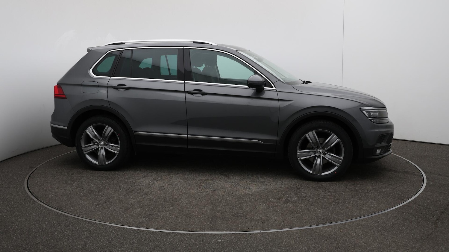 Used Volkswagen Tiguan 2018 for sale - 76152642: Photo 32