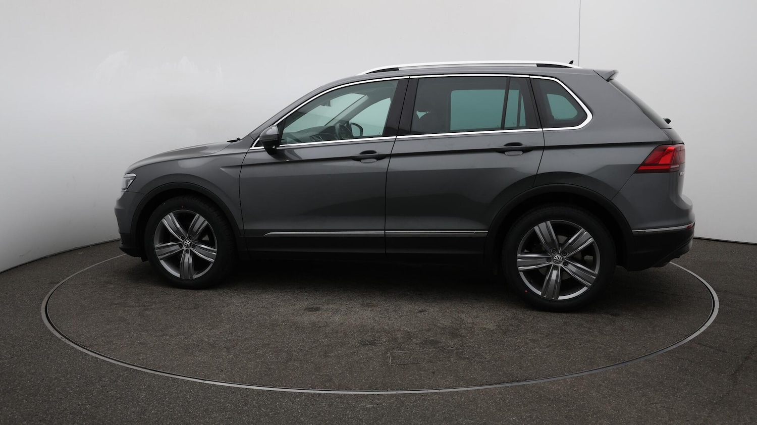 Used Volkswagen Tiguan 2018 for sale - 76152642: Photo 42