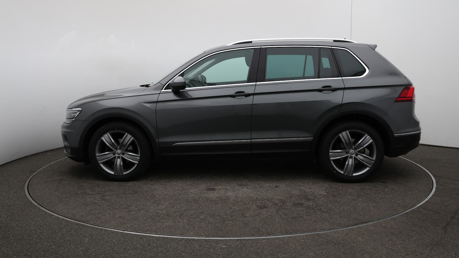 Used Volkswagen Tiguan 2018 for sale - 76152642: Photo 48