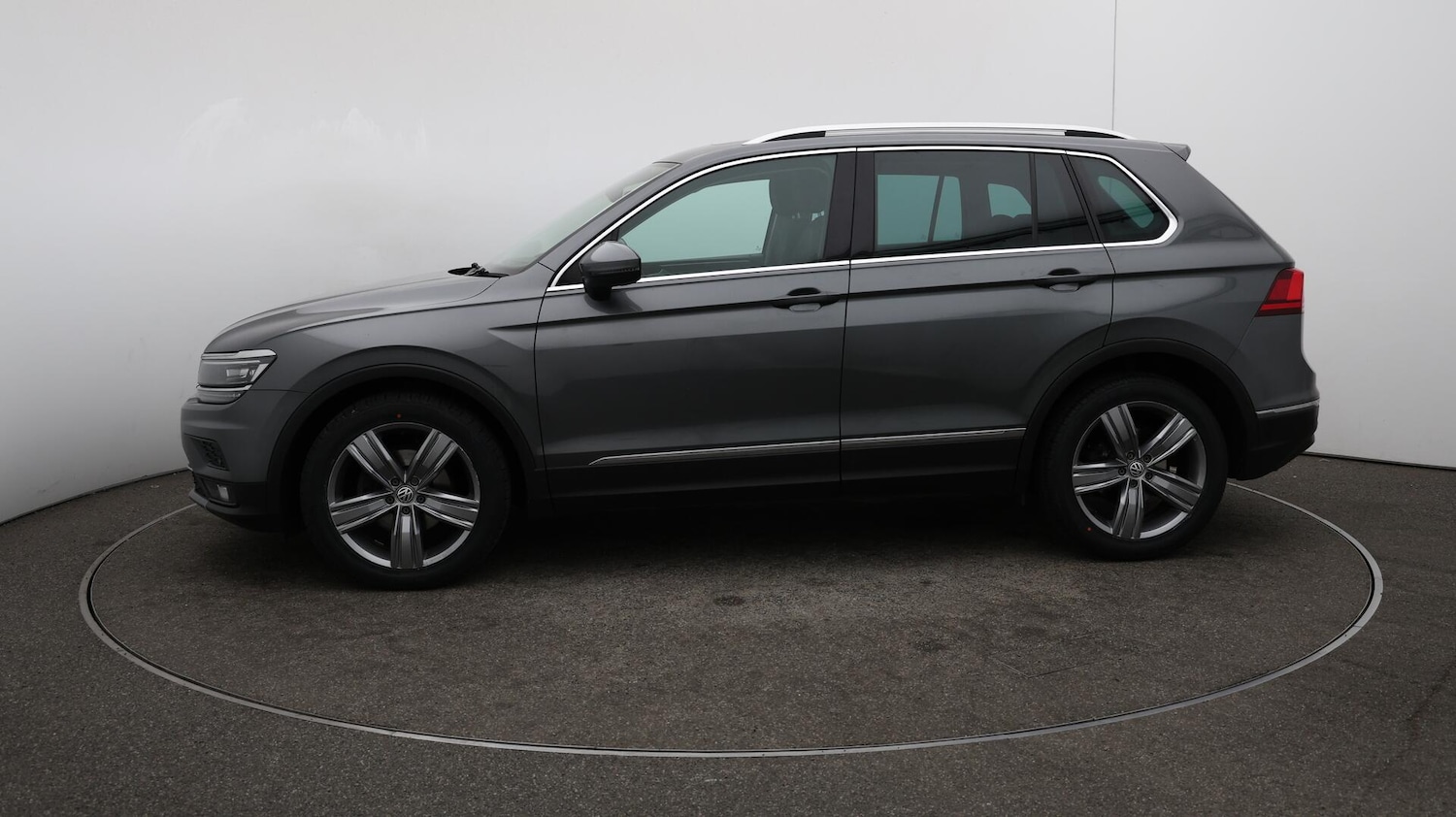 Used Volkswagen Tiguan 2018 for sale - 76152642: Photo 49