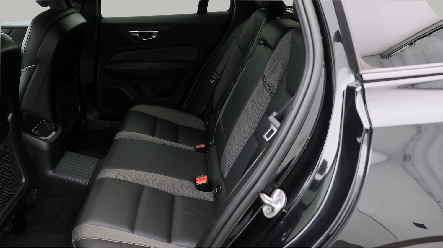 Used Volvo V60 2022 for sale - 77201117: Photo 16