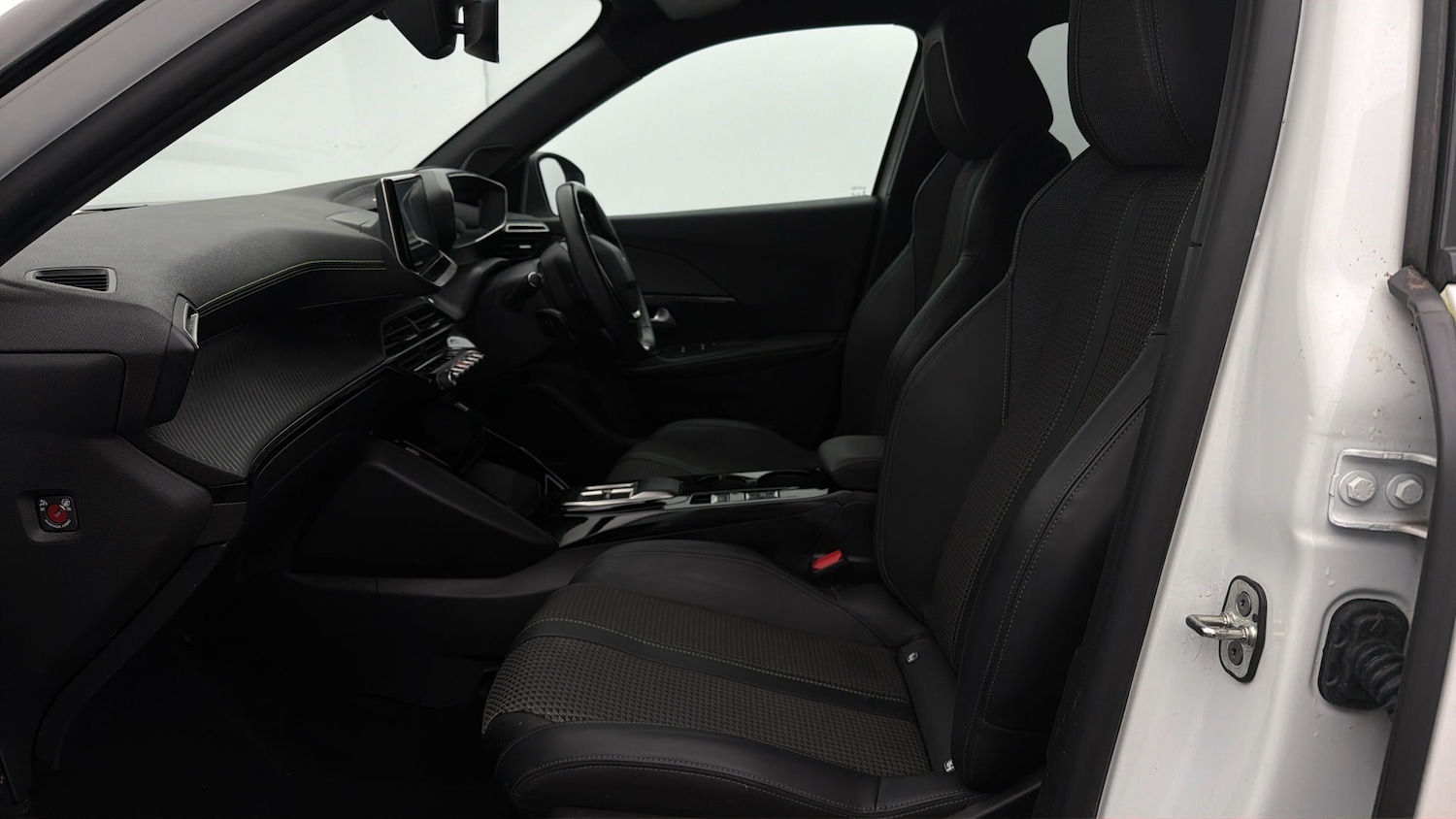 Used Peugeot 2008 2023 for sale - 78123851: Photo 13