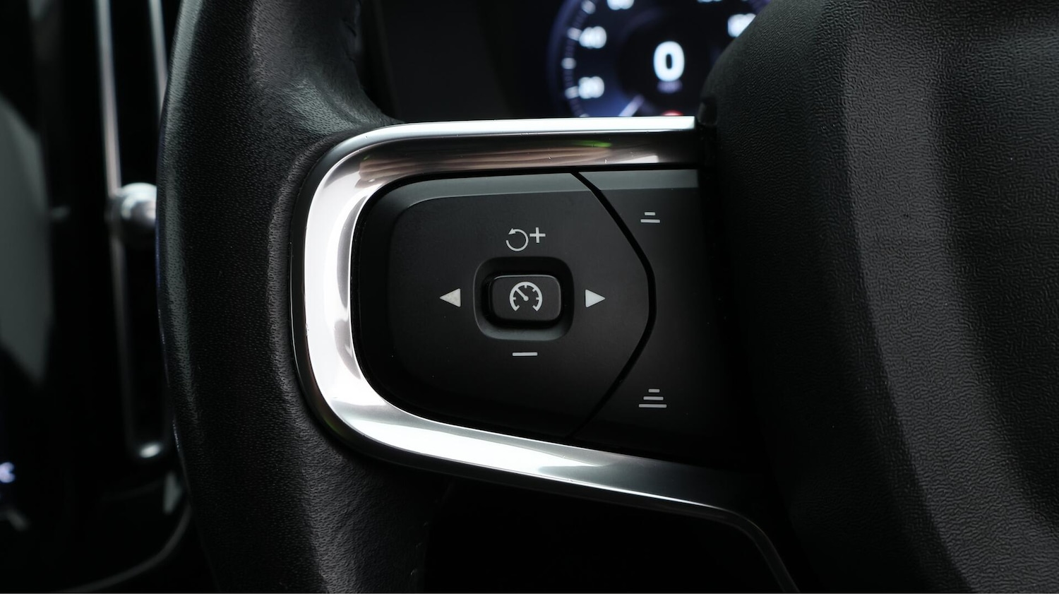 Used Volvo XC40 2021 for sale - 76409039: Photo 24