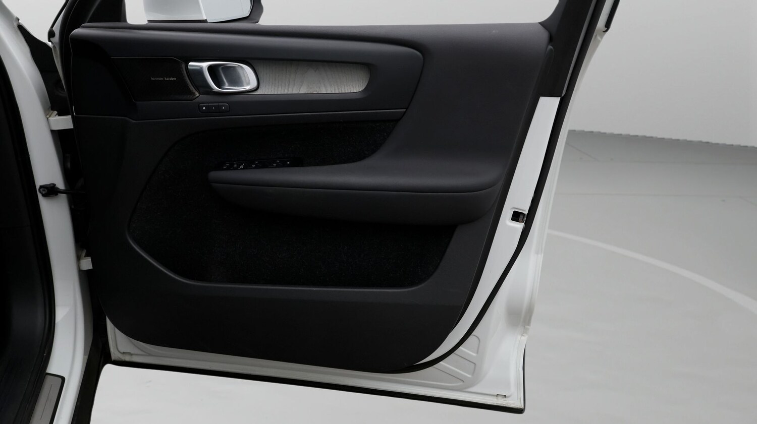 Used Volvo XC40 2021 for sale - 77873401: Photo 15