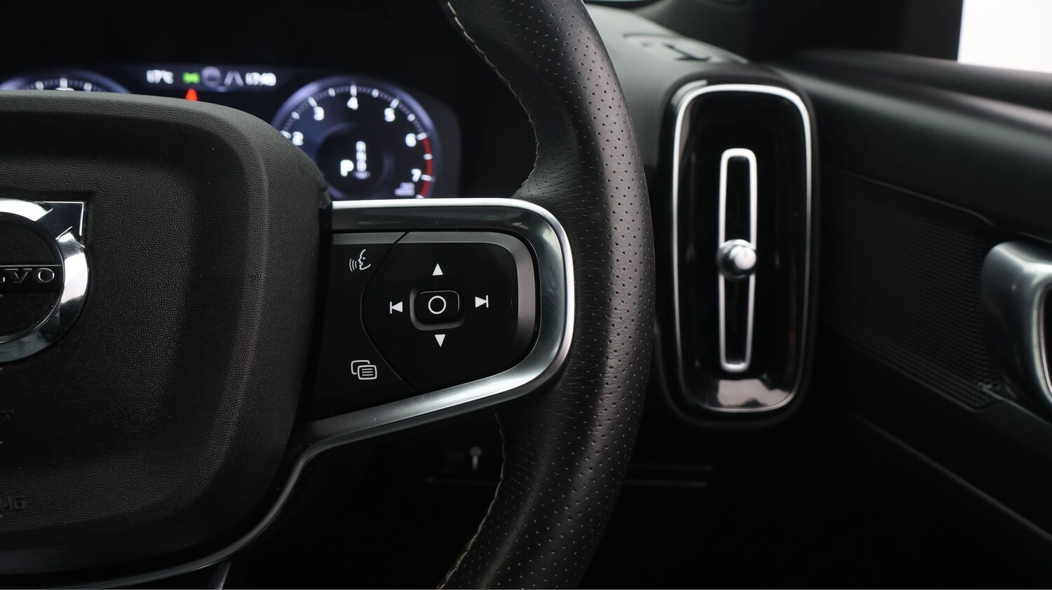 Used Volvo XC40 2020 for sale - 78210952: Photo 25