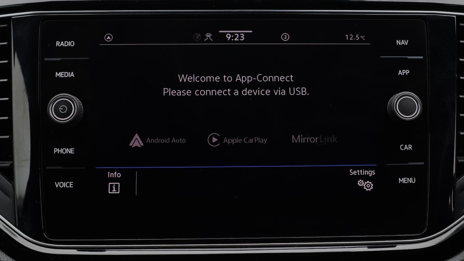 Used Volkswagen T-Roc 2021 for sale - 76522536: Photo 26