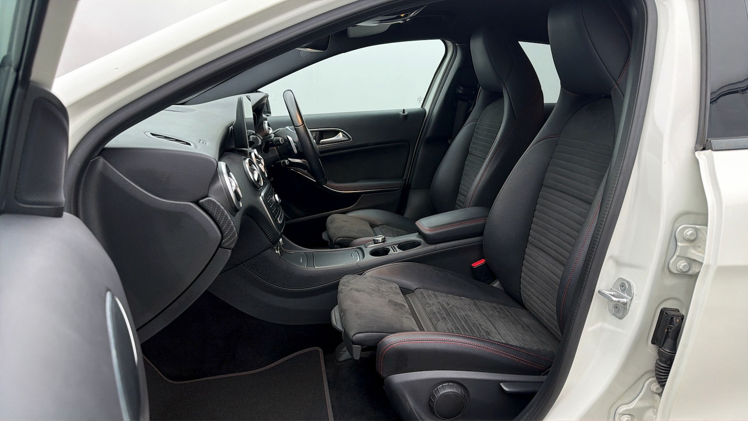 Used Mercedes-Benz A-Class 2017 for sale - 77873421: Photo 13