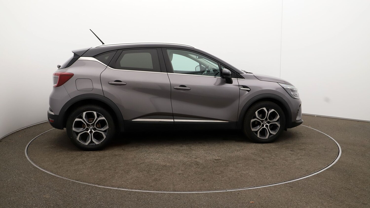 Used Renault Captur for sale - 76810812: Photo 40