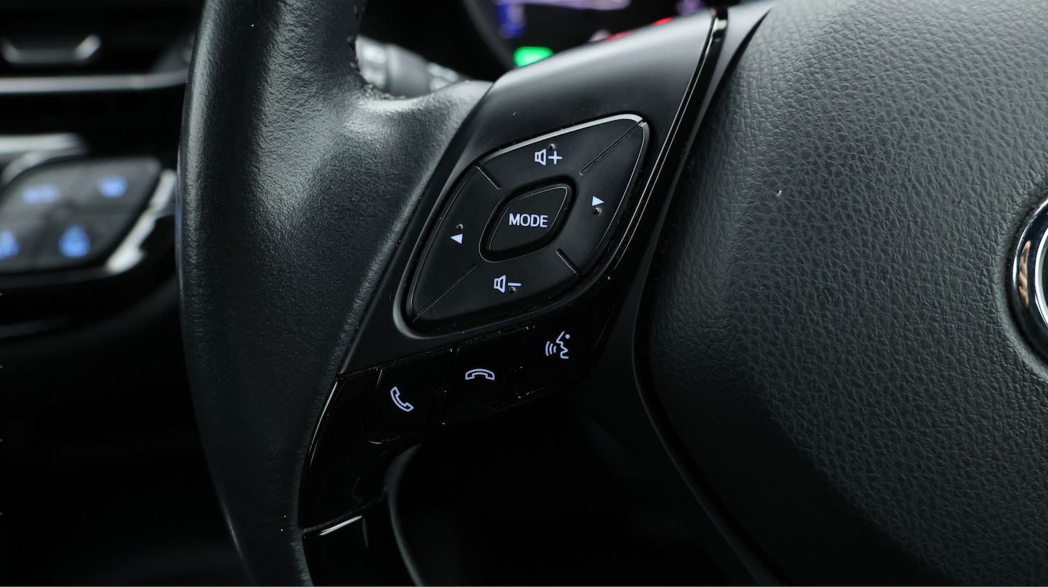 Used Toyota C-HR for sale - 77482379: Photo 24