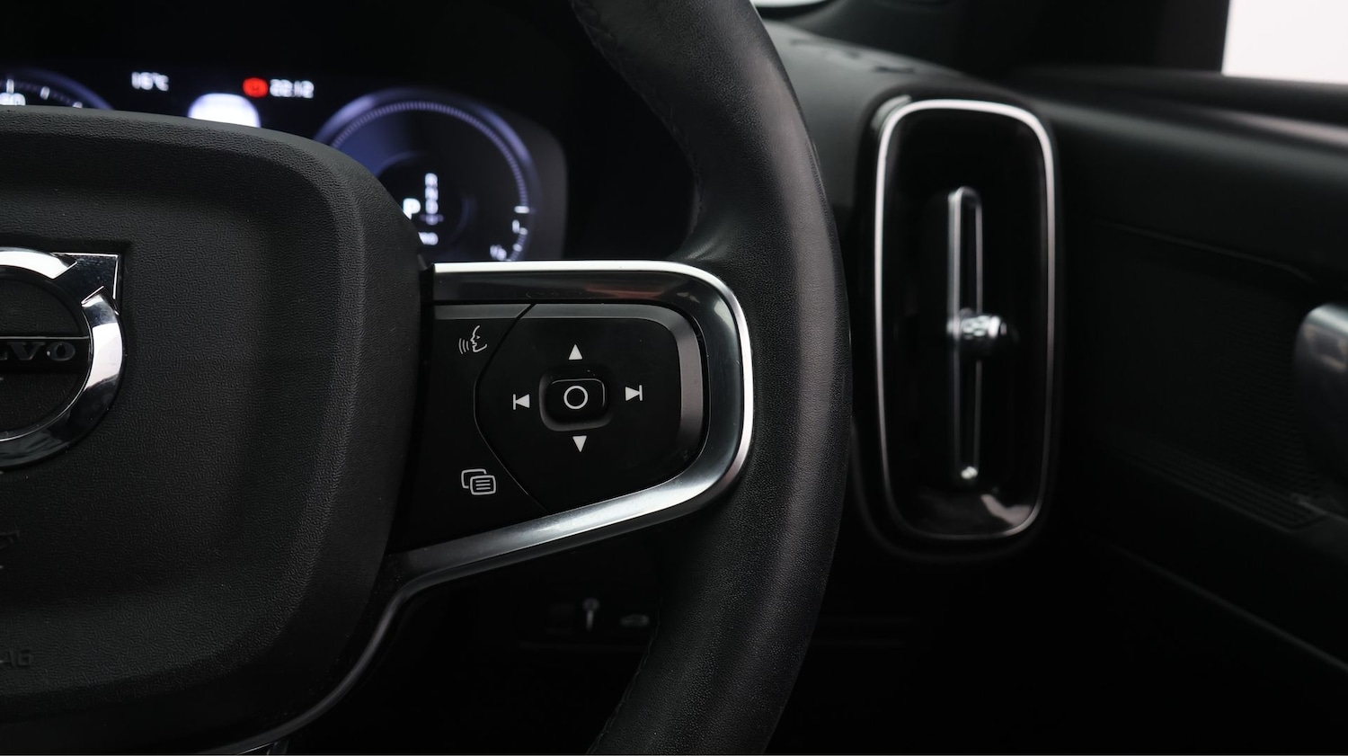 Used Volvo XC40 2022 for sale - 77631132: Photo 23