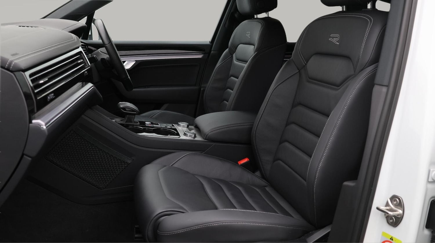 Used Volkswagen Touareg 2023 for sale - 76715451: Photo 15