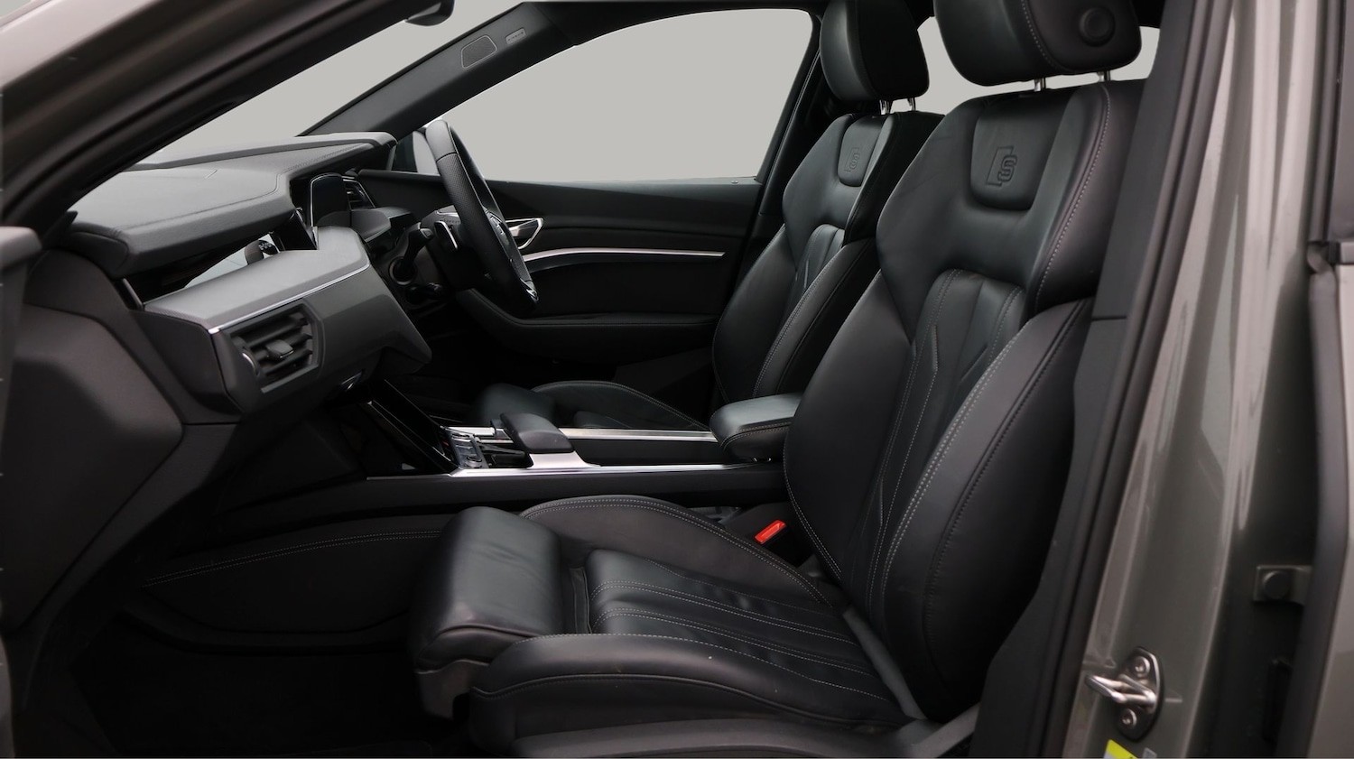 Used Audi Q8 e-tron 2023 for sale - 77618517: Photo 14