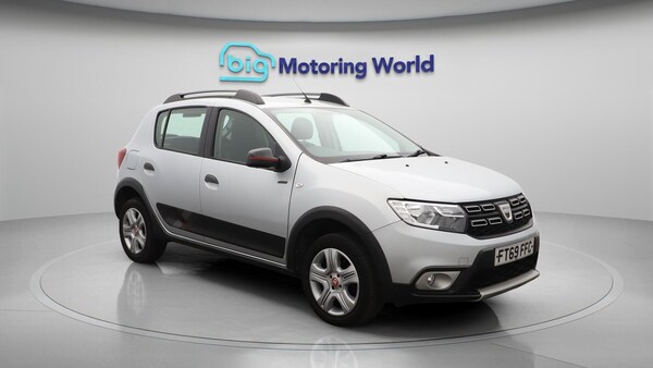 Used Dacia Sandero Stepway 2020 for sale - 76251168: Photo 2