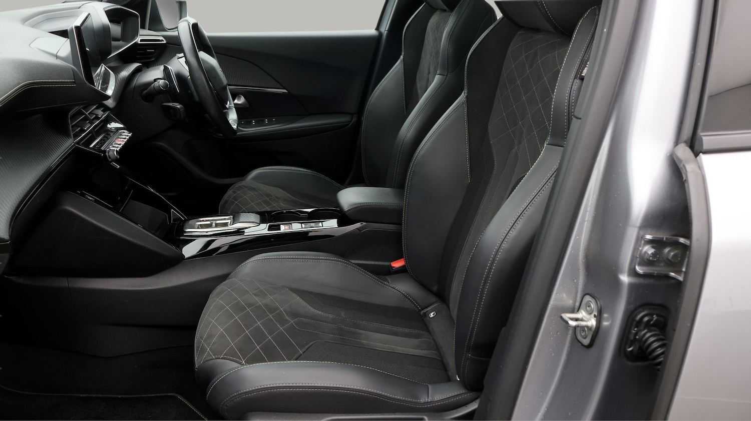 Used Peugeot 2008 2022 for sale - 77640452: Photo 14