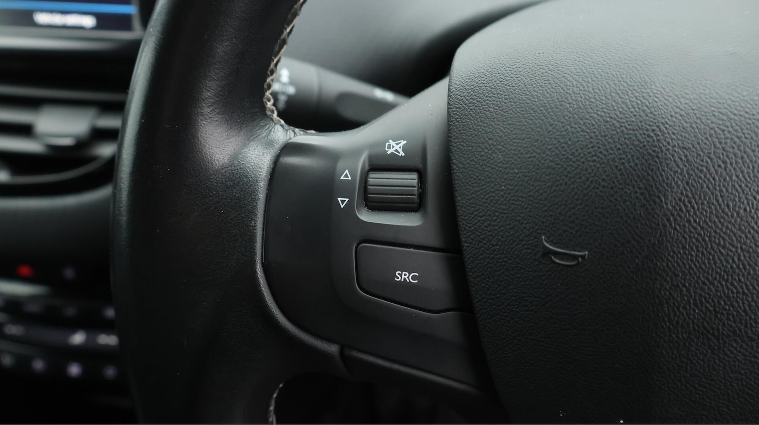 Used Peugeot 2008 2017 for sale - 76152126: Photo 25