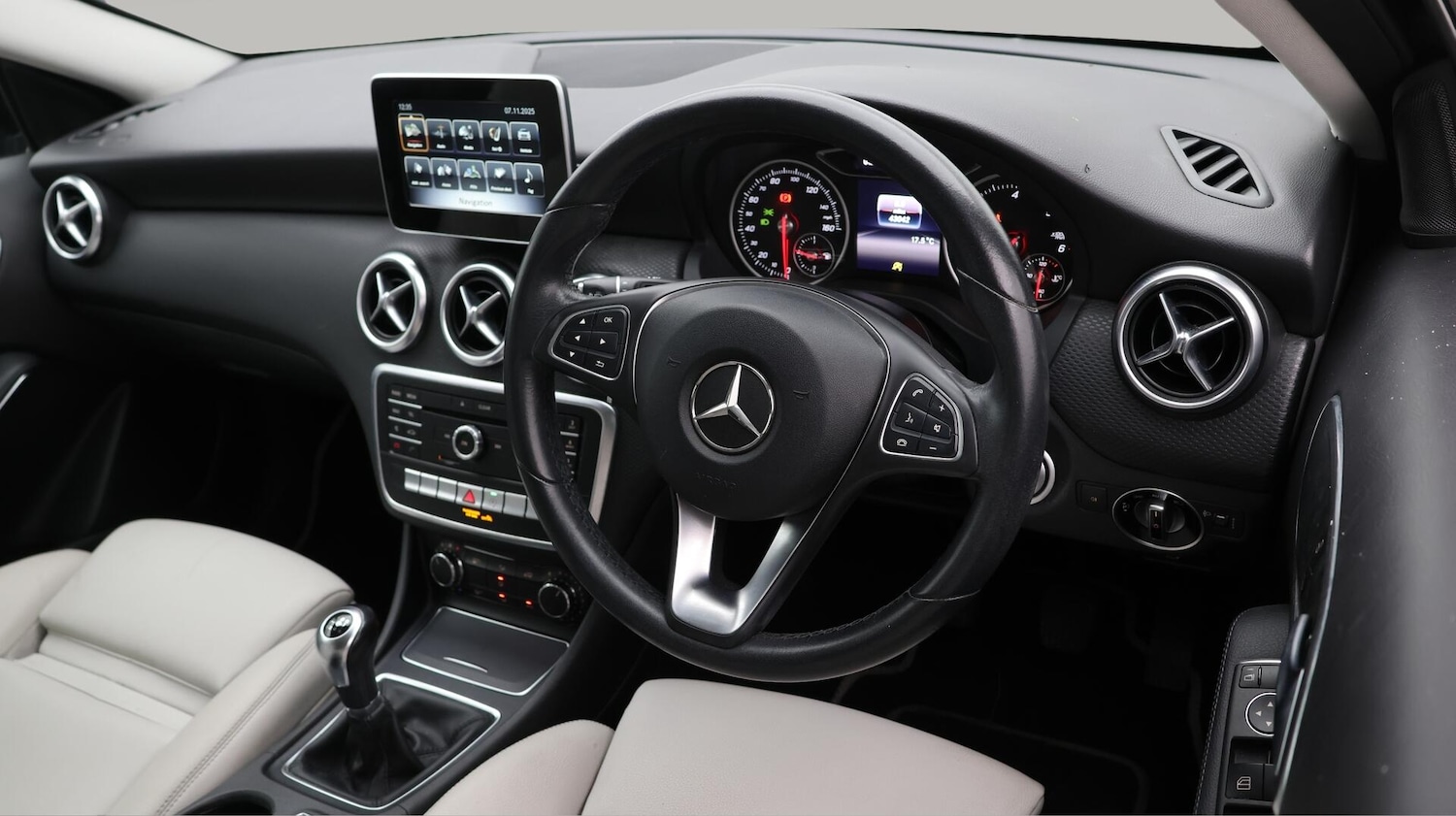 Used Mercedes-Benz A-Class 2017 for sale - 76538634: Photo 10