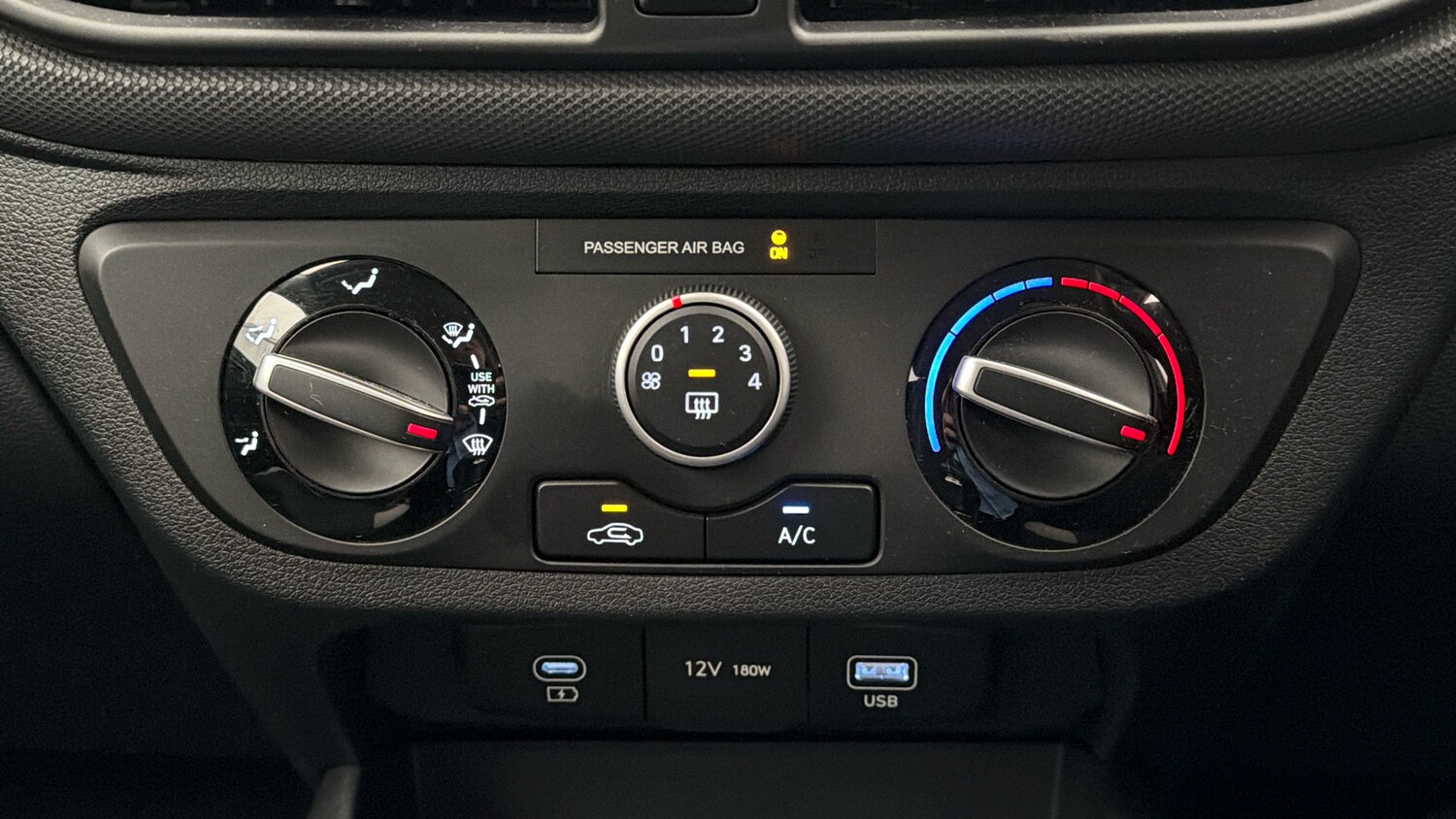 Used Hyundai i10 2024 for sale - 78152714: Photo 11