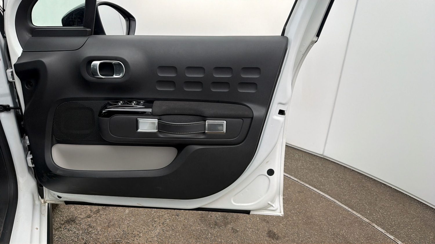 Used Citroen C3 2023 for sale - 77968448: Photo 14