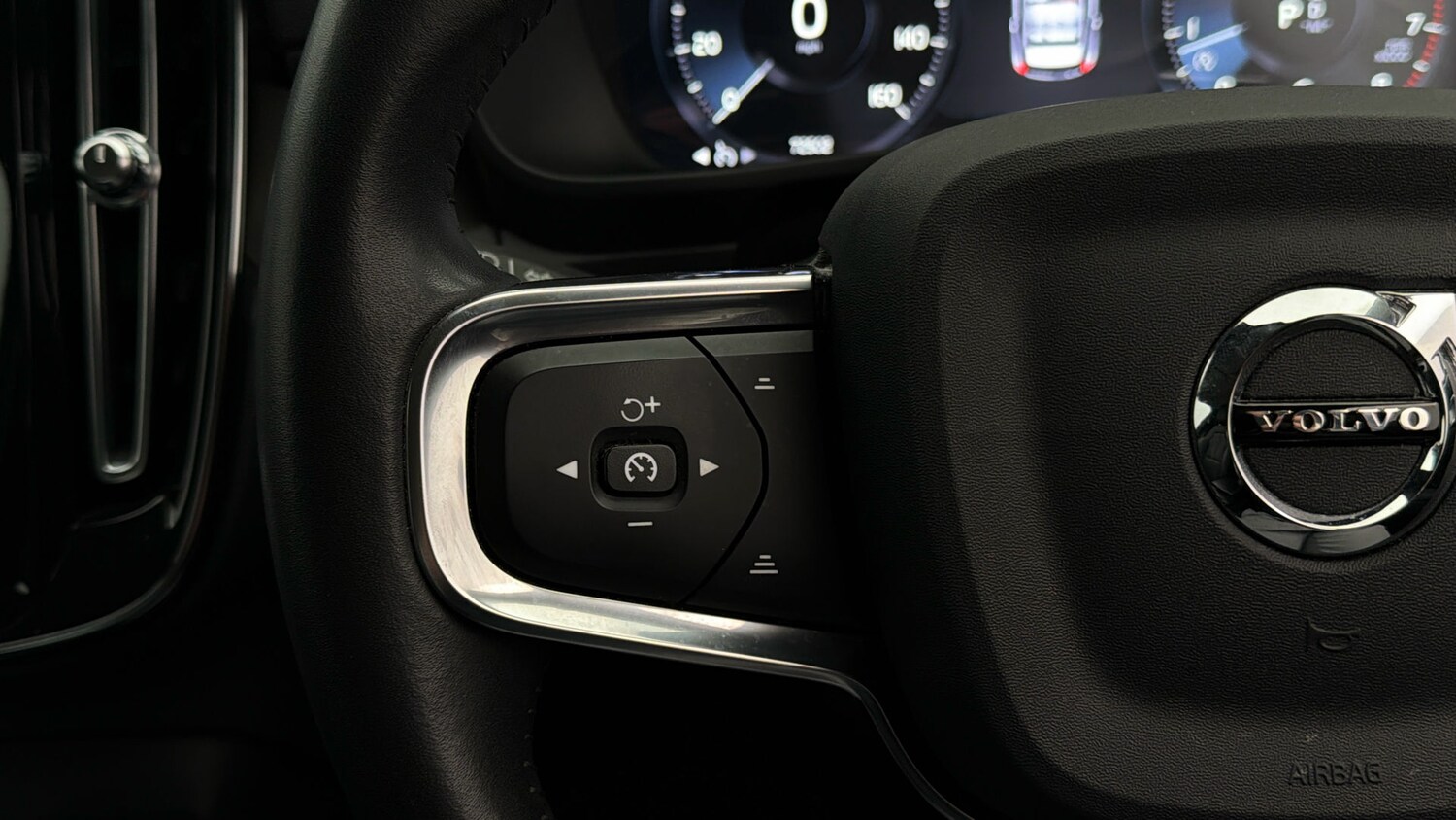 Used Volvo XC40 2021 for sale - 78210359: Photo 23