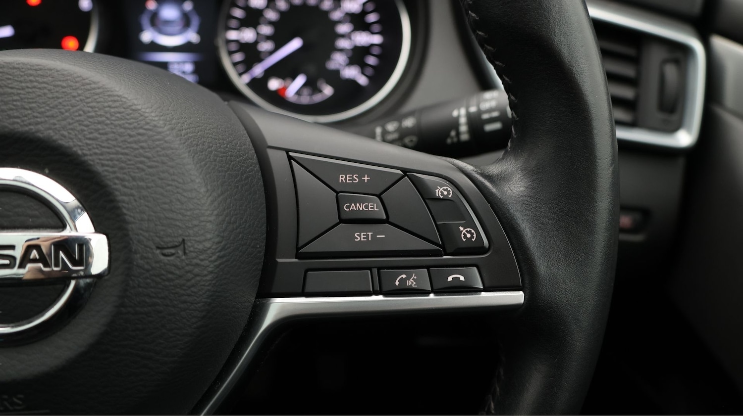 Used Nissan Qashqai 2017 for sale - 77261812: Photo 25