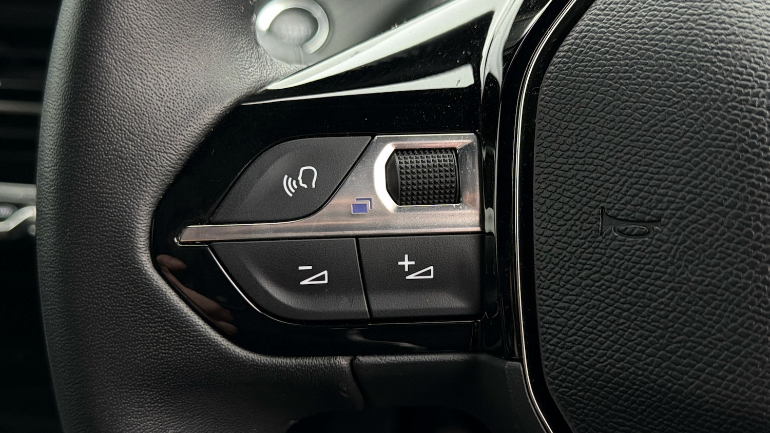 Used Peugeot 2008 2024 for sale - 77951170: Photo 23