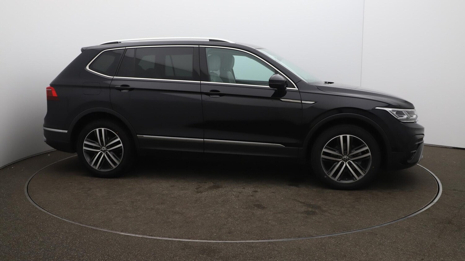 Used Volkswagen Tiguan Allspace 2023 for sale - 76189865: Photo 53