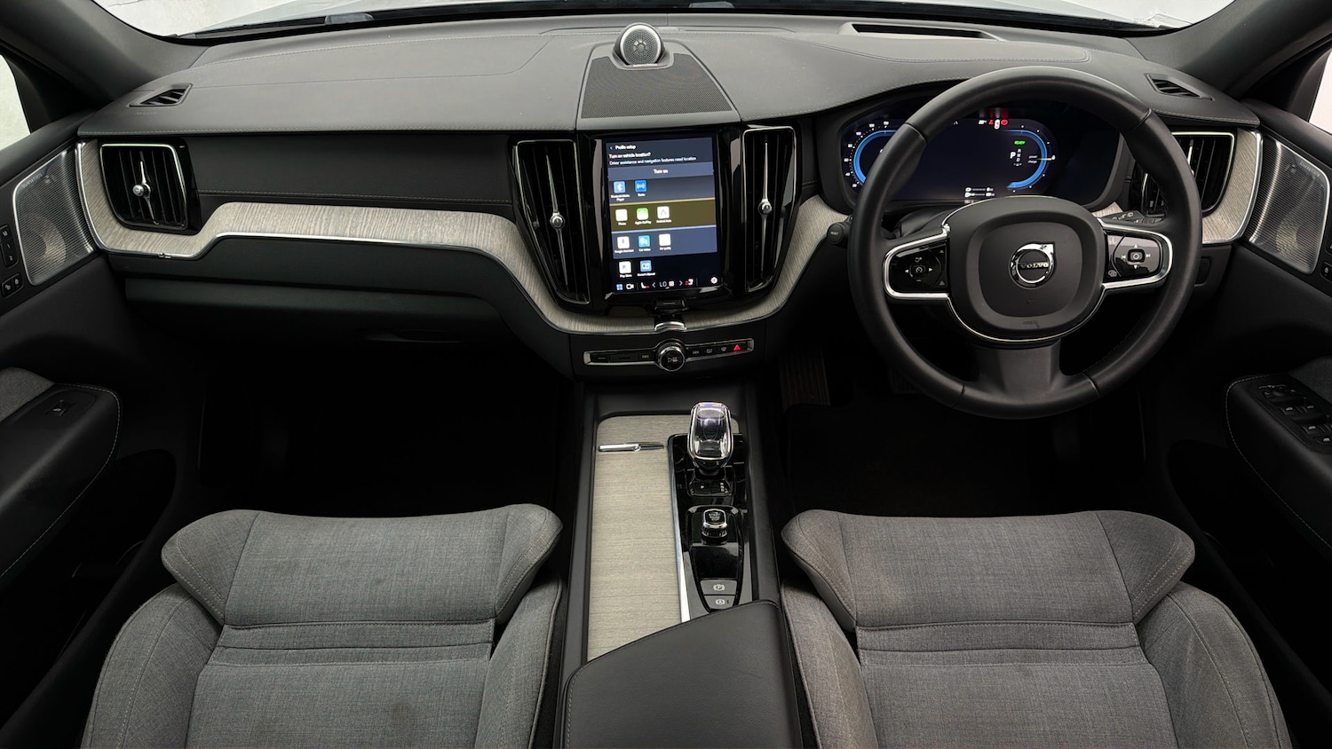 Used Volvo XC60 2023 for sale - 77947228: Photo 11