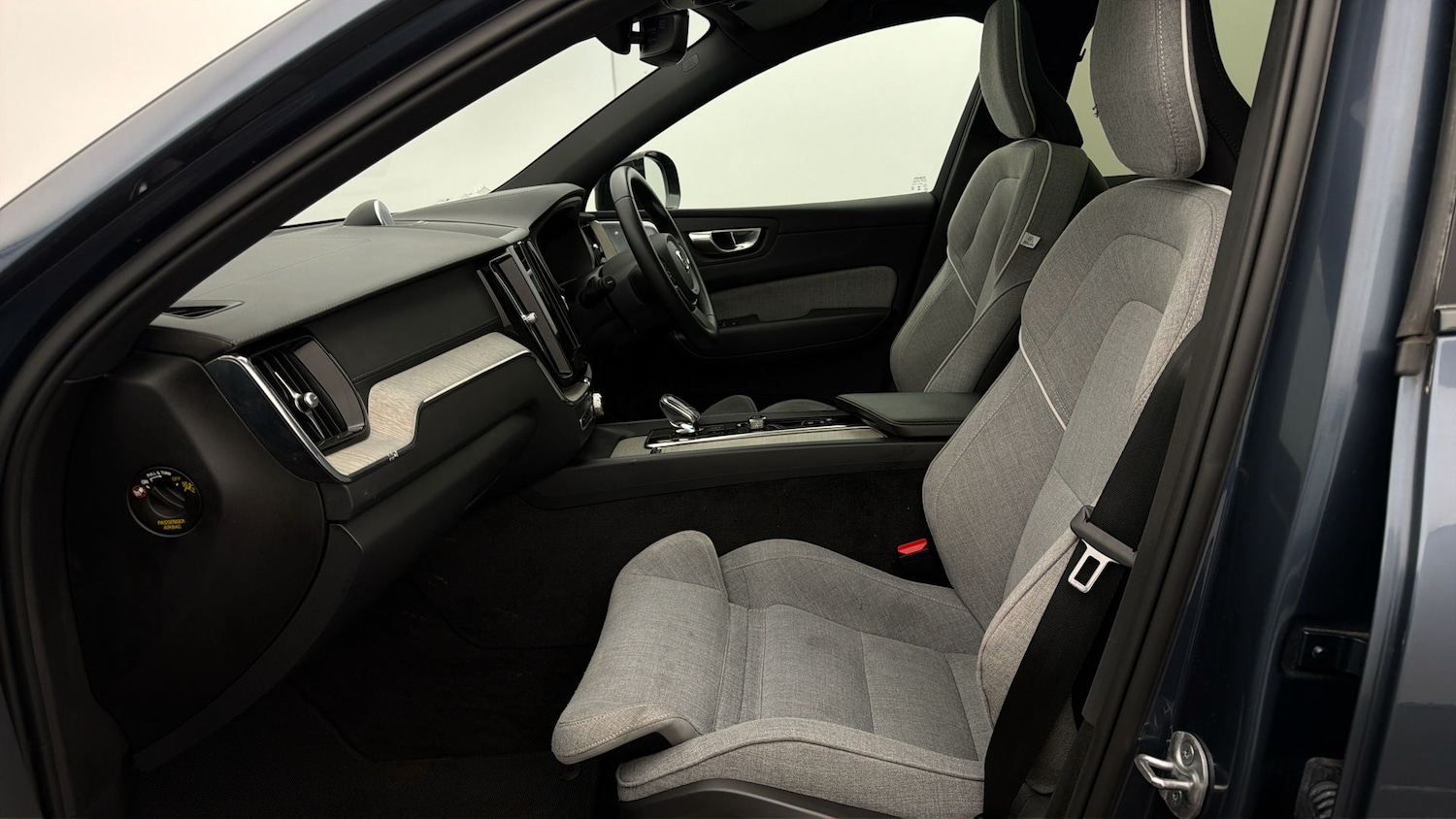 Used Volvo XC60 2023 for sale - 77947228: Photo 12