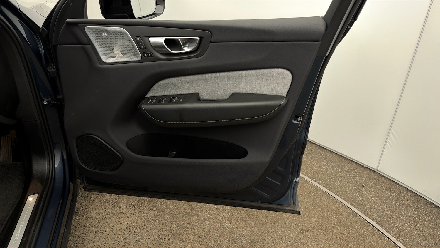 Used Volvo XC60 2023 for sale - 77947228: Photo 13